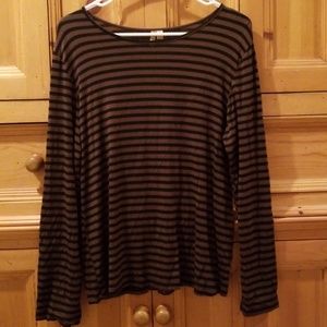 Comfy long sleeve black and brown tee